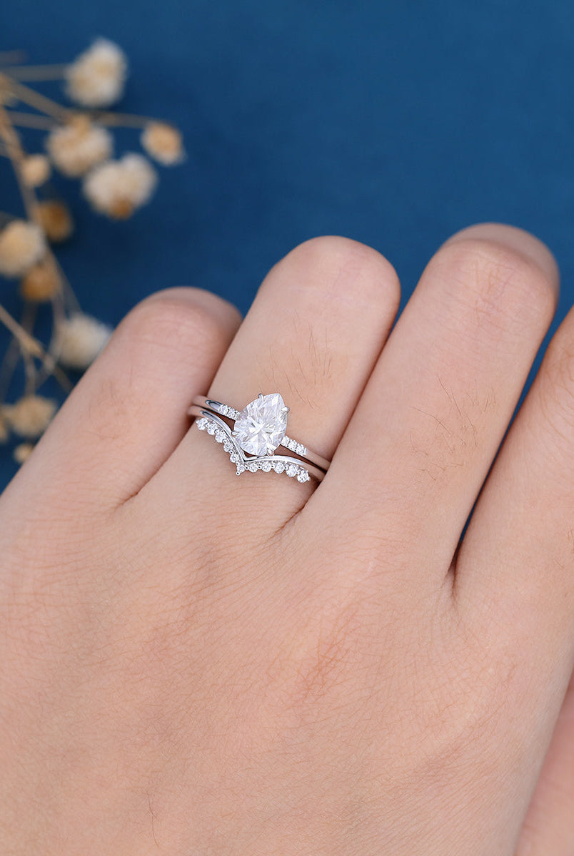 1-0-ct-pear-shaped-moissanite-solitaire-bridal-set