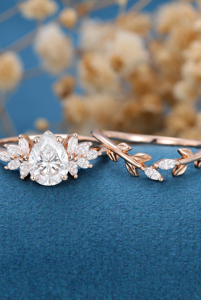 pear-shaped-moissanite-cluster-bridal-set-7