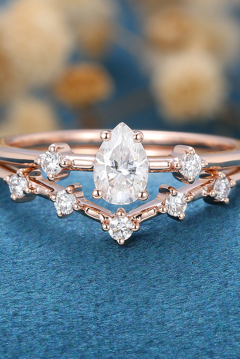 0-39-ct-pear-shaped-moissanite-solitaire-bridal-set