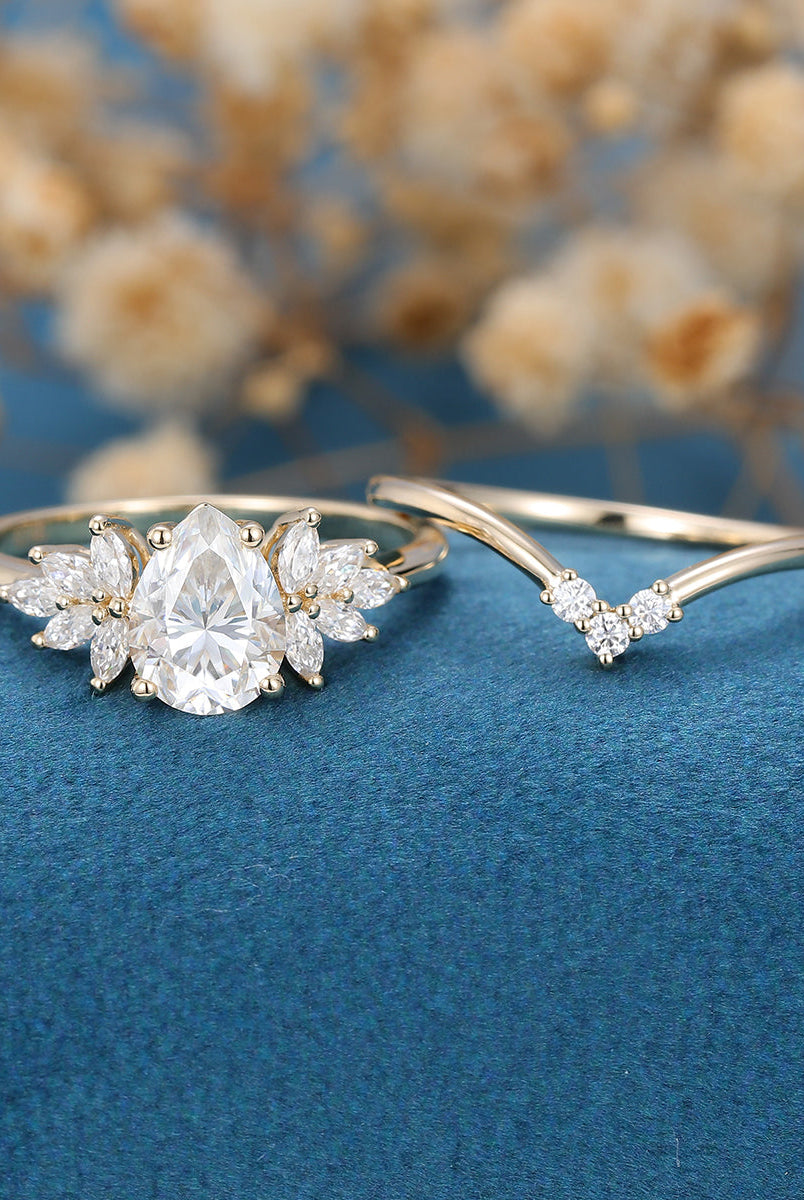 pear-shaped-moissanite-cluster-bridal-set-4