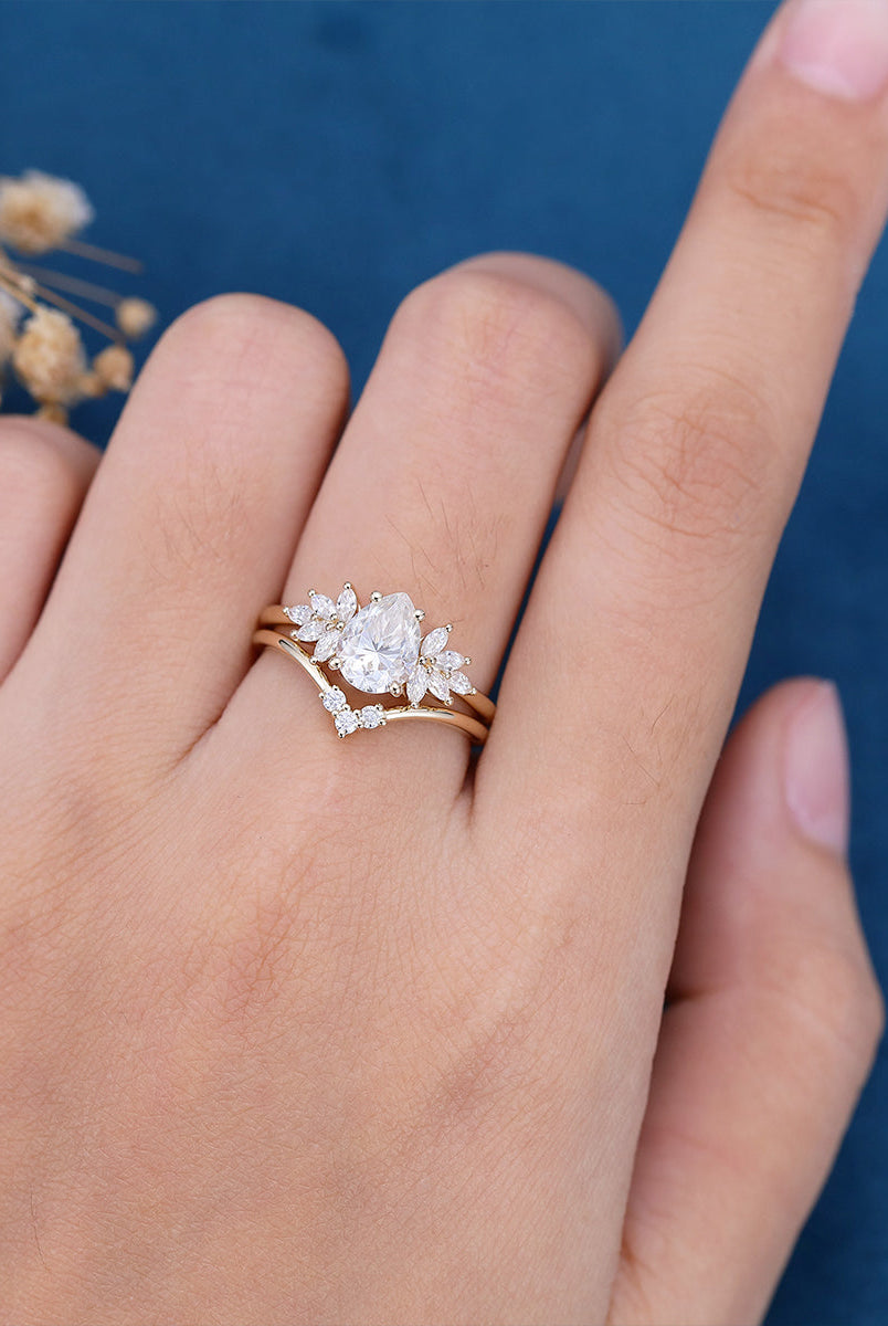pear-shaped-moissanite-cluster-bridal-set-4