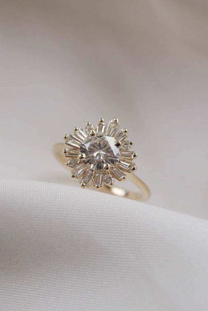 1.05CT Round Cluster Moissanite Diamond Solitaire Engagement Ring