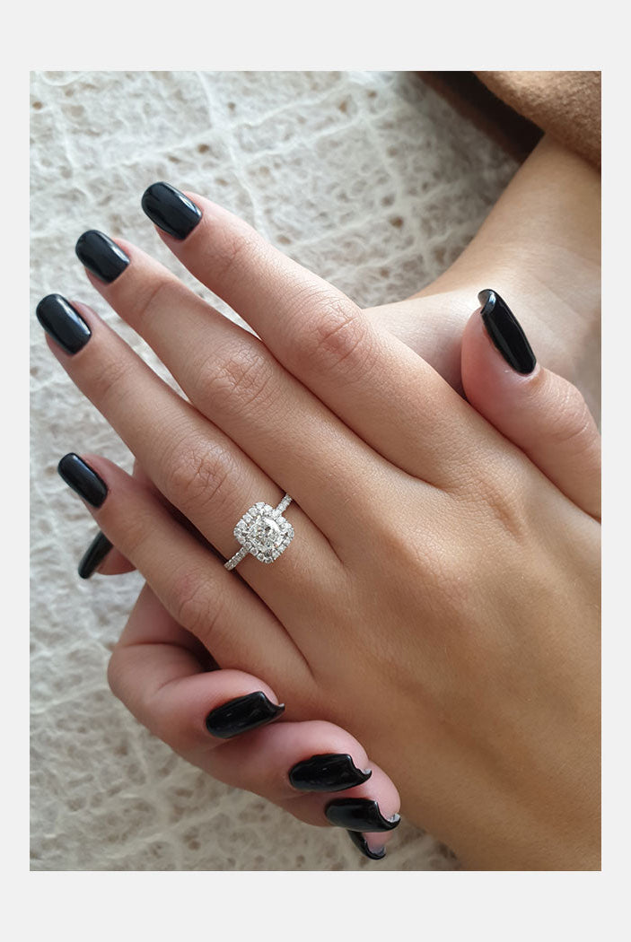 Luxury Diamond Engagement Ring