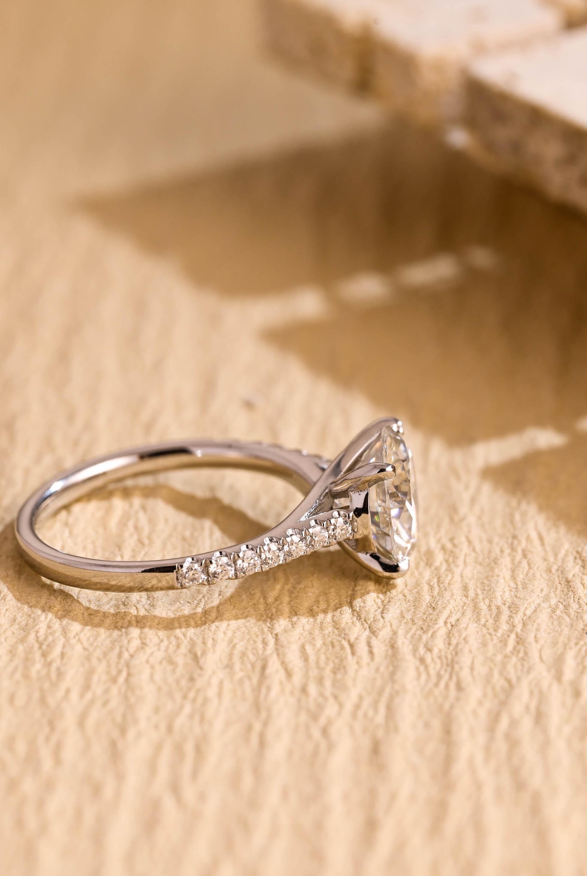 Round Cut Moissanite Engagement Ring