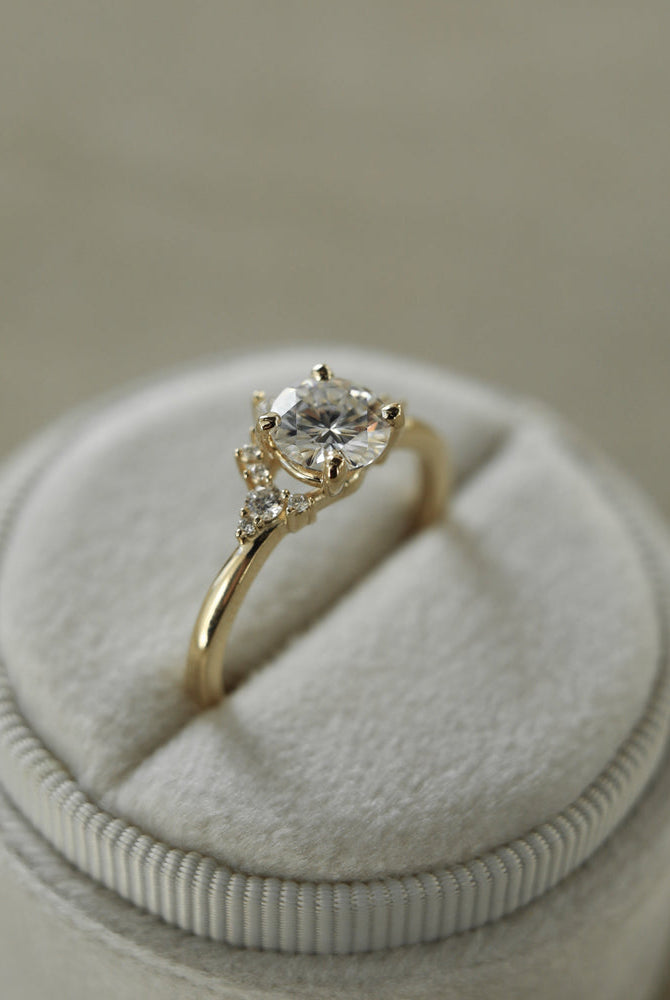 Modern Round Cluster Ring