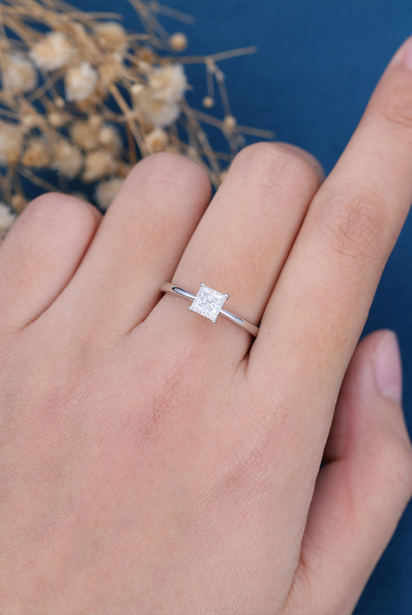 princess-shaped-moissanite-solitaire-engagement-ring-2