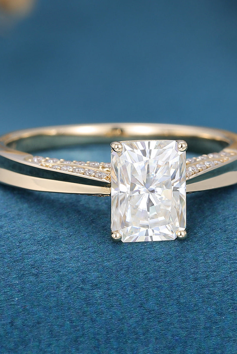 radiant-shaped-moissanite-solitaire-engagement-ring