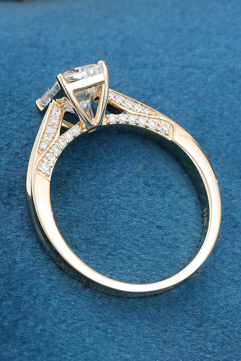radiant-shaped-moissanite-solitaire-engagement-ring
