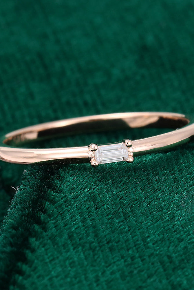 baguette-moissanite-solitaire-wedding-band