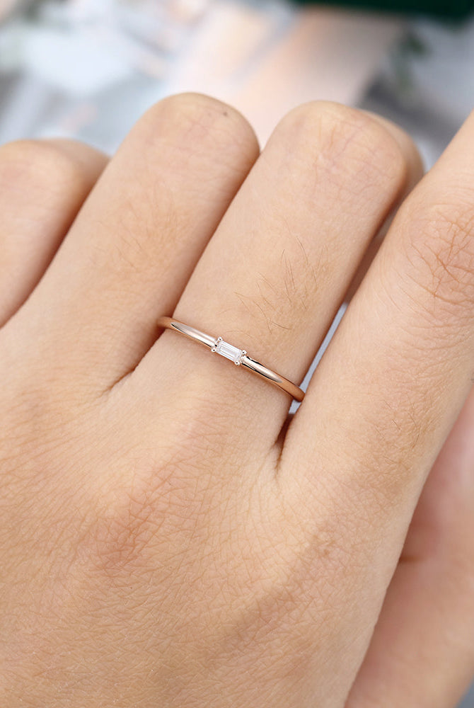 baguette-moissanite-solitaire-wedding-band
