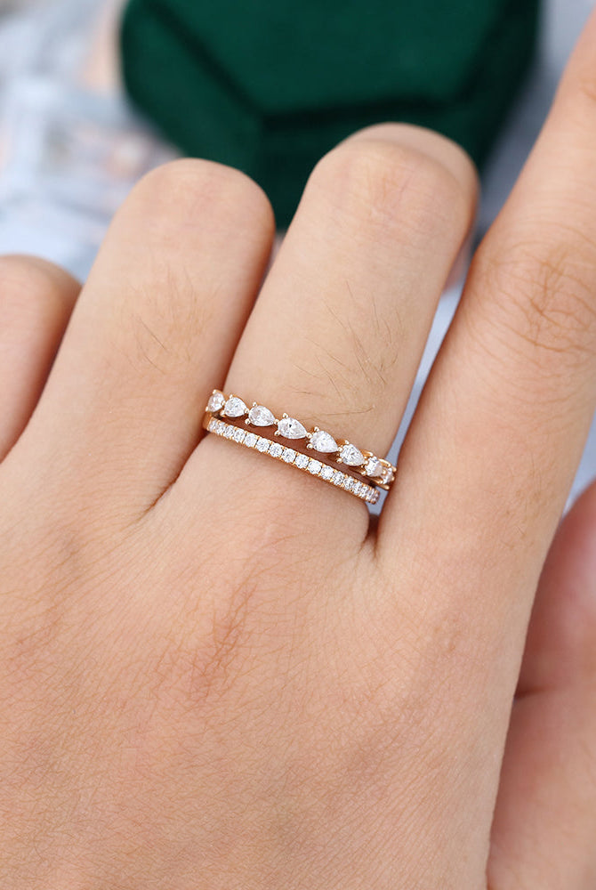 pear-round-moissanite-unquie-double-band-setting-wedding-band