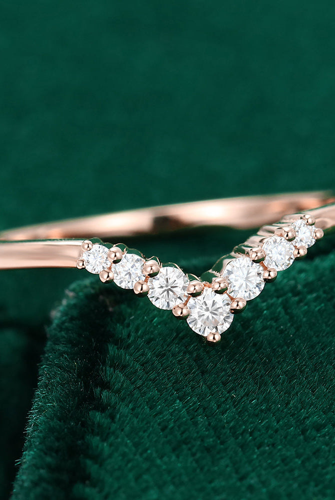 0-20-round-moissanite-curved-wedding-band