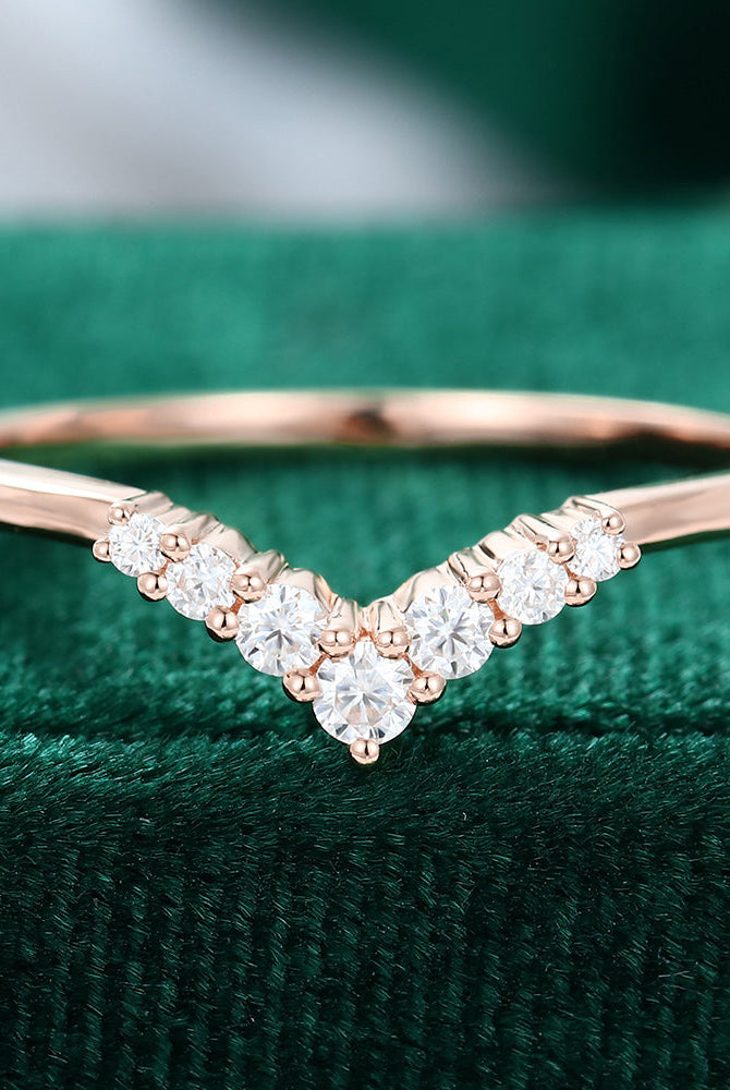 0-20-round-moissanite-curved-wedding-band