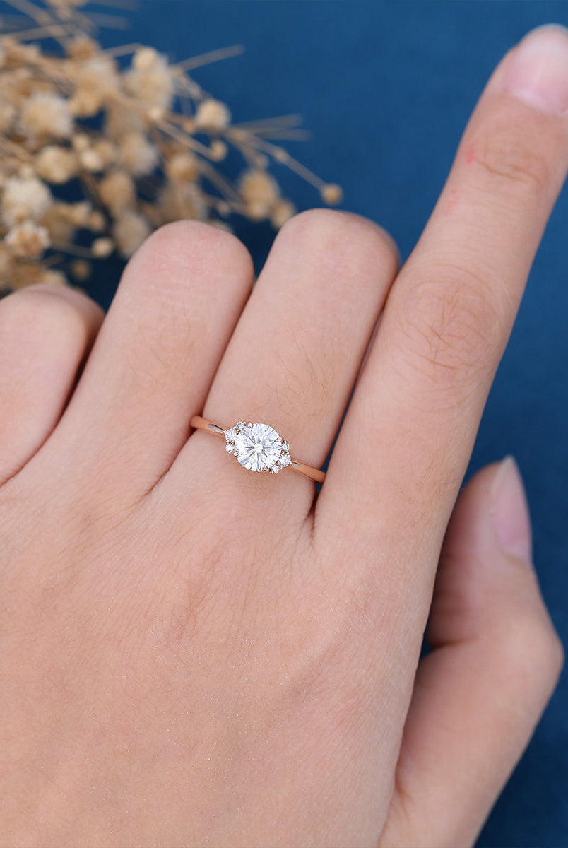 round-shaped-moissanite-cluster-engagement-ring-4