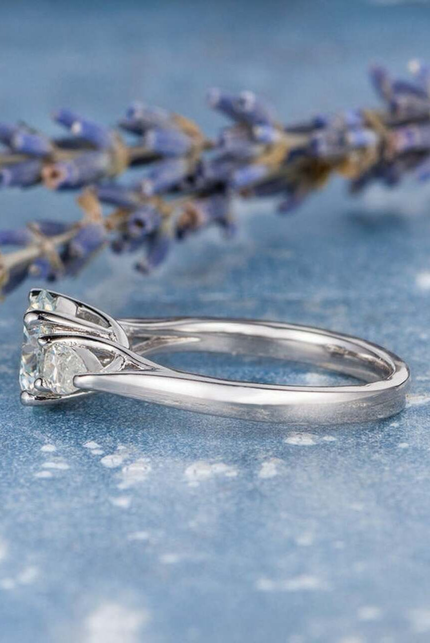 Round Brilliant Engagement Ring