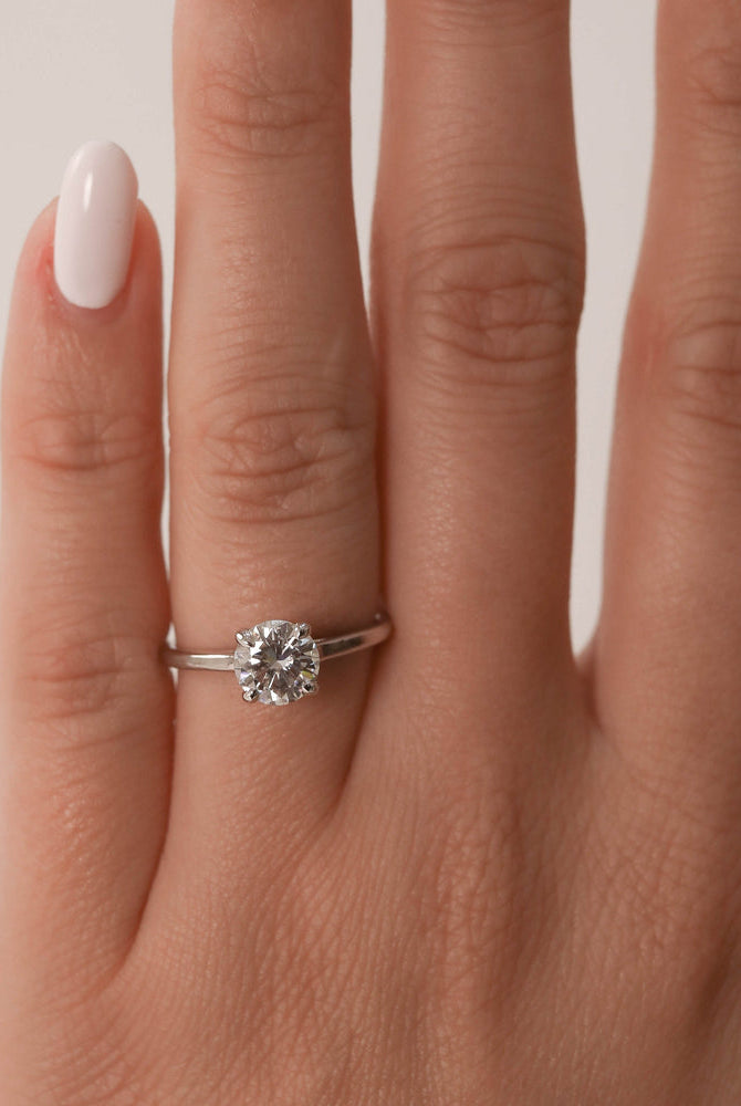 Round Cut Moissanite Engagement Ring