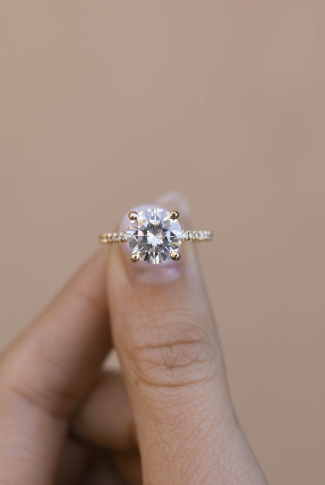 Round Brilliant Moissanite Ring