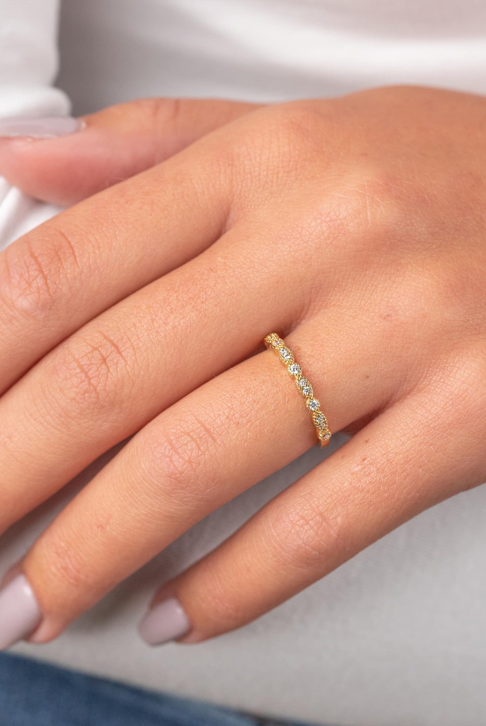 round-milgrain-style-moissanite-wedding-band