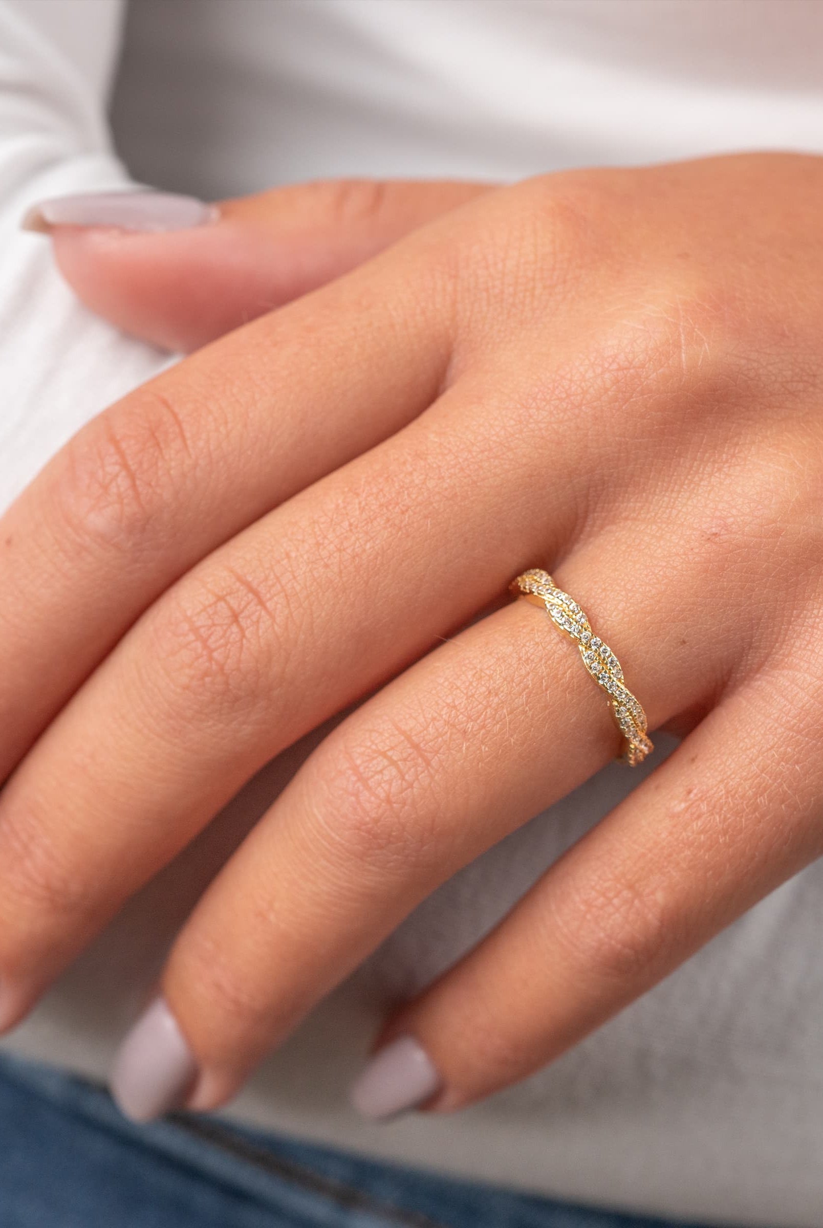 0-34-tcw-round-twisted-style-moissanite-wedding-band