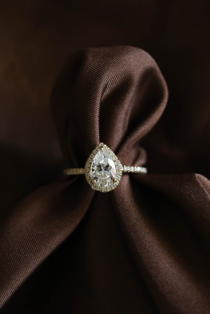 Luxury Pear Engagement Ring