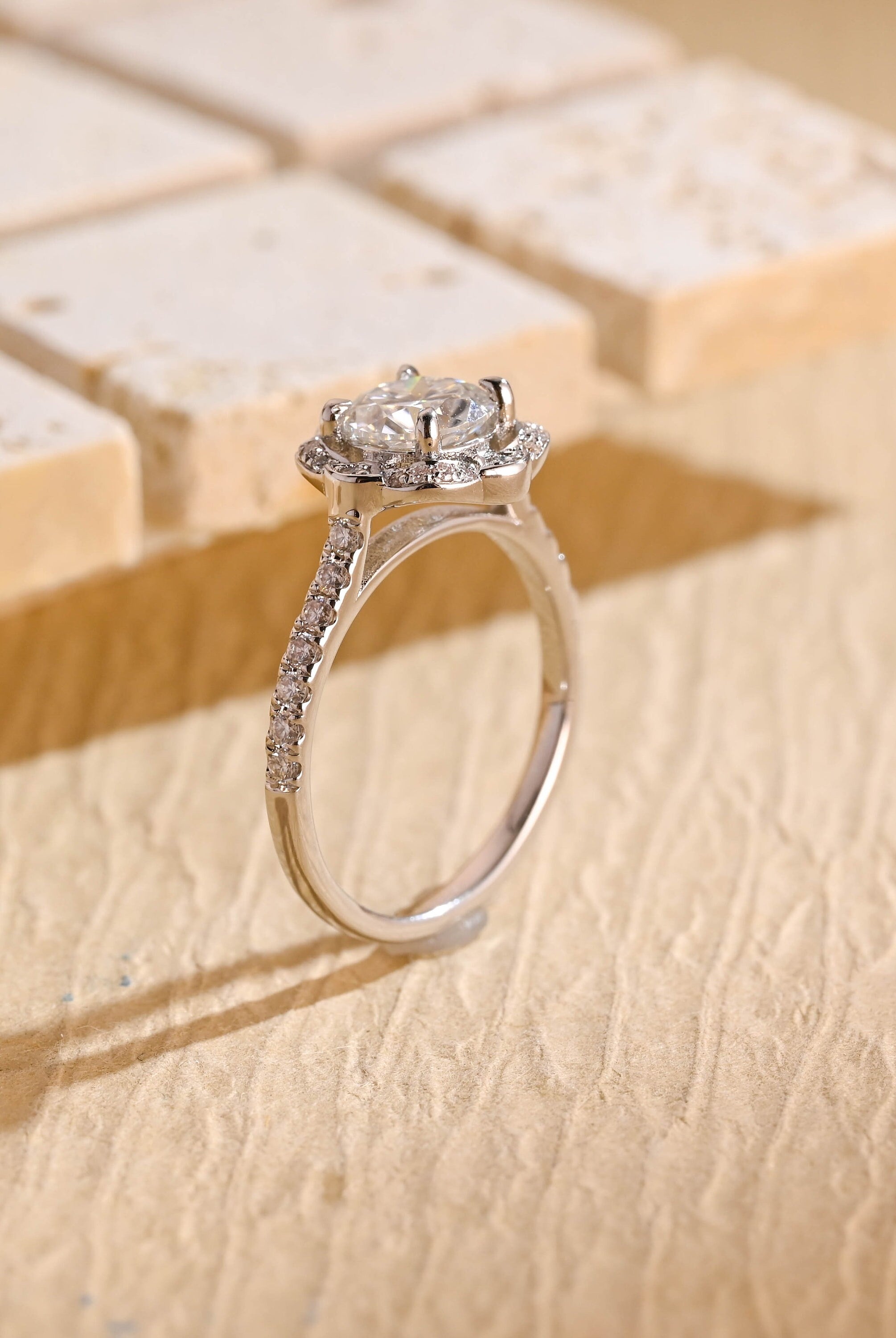 Round Cut Engagement Ring