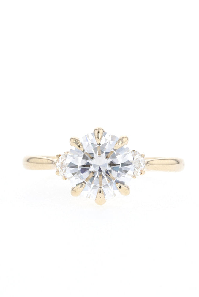 Round Cut Engagement Ring