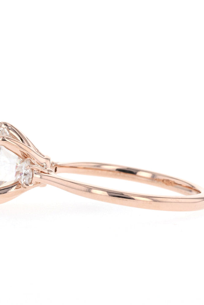 Round Cut Engagement Ring