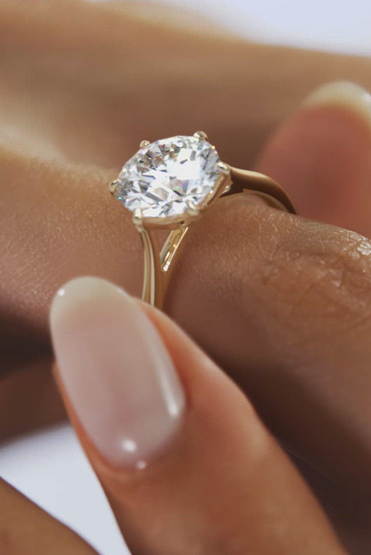 Luxury Moissanite Engagement Ring