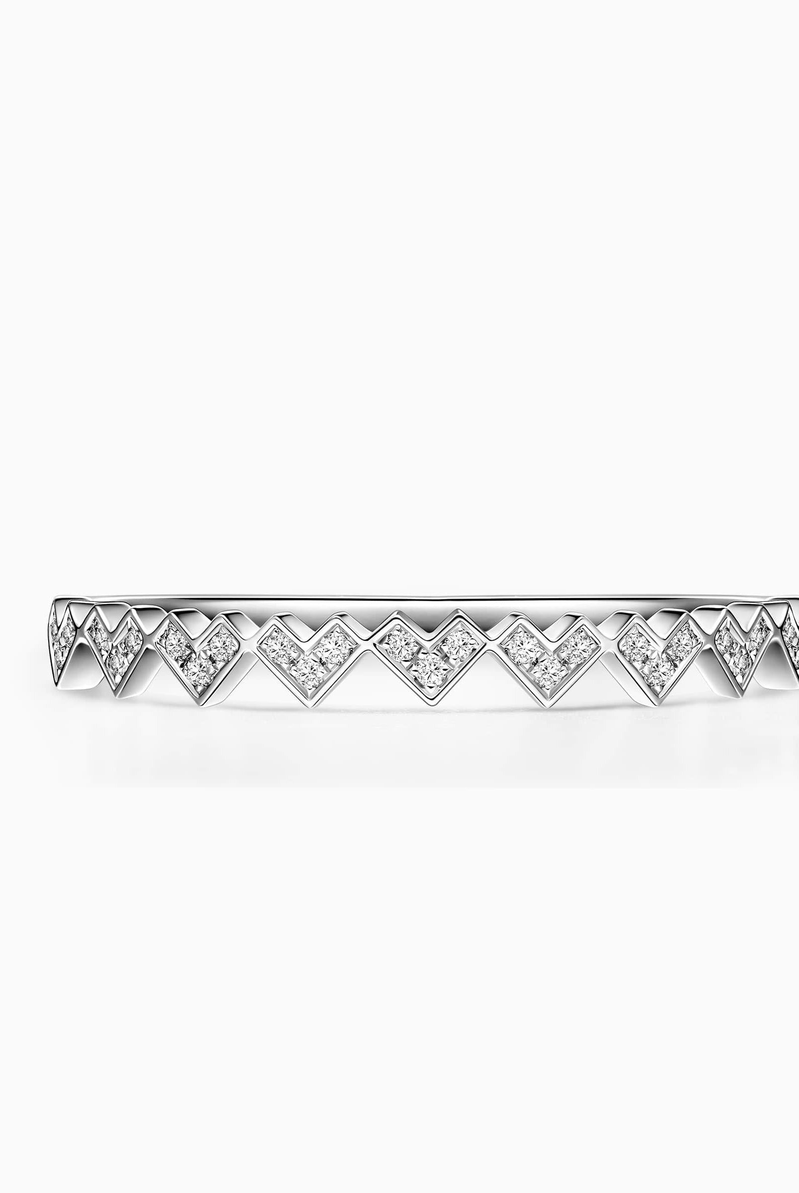 Round Cut Moissanite Diamond Heart Shape Wedding Band
