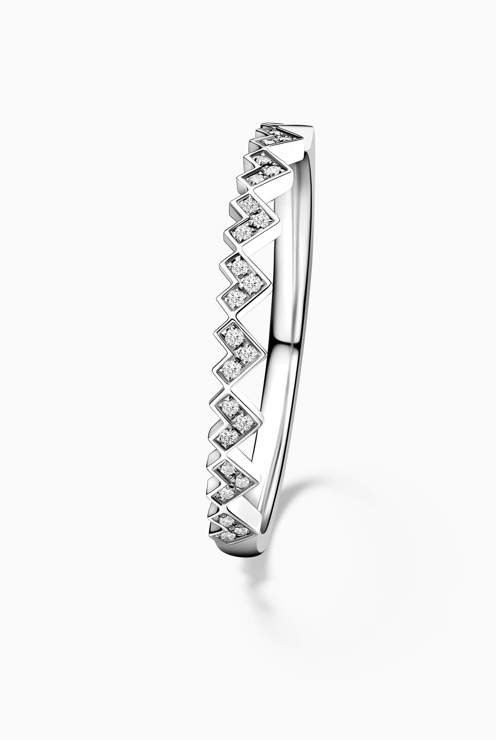 Round Cut Moissanite Diamond Heart Shape Wedding Band