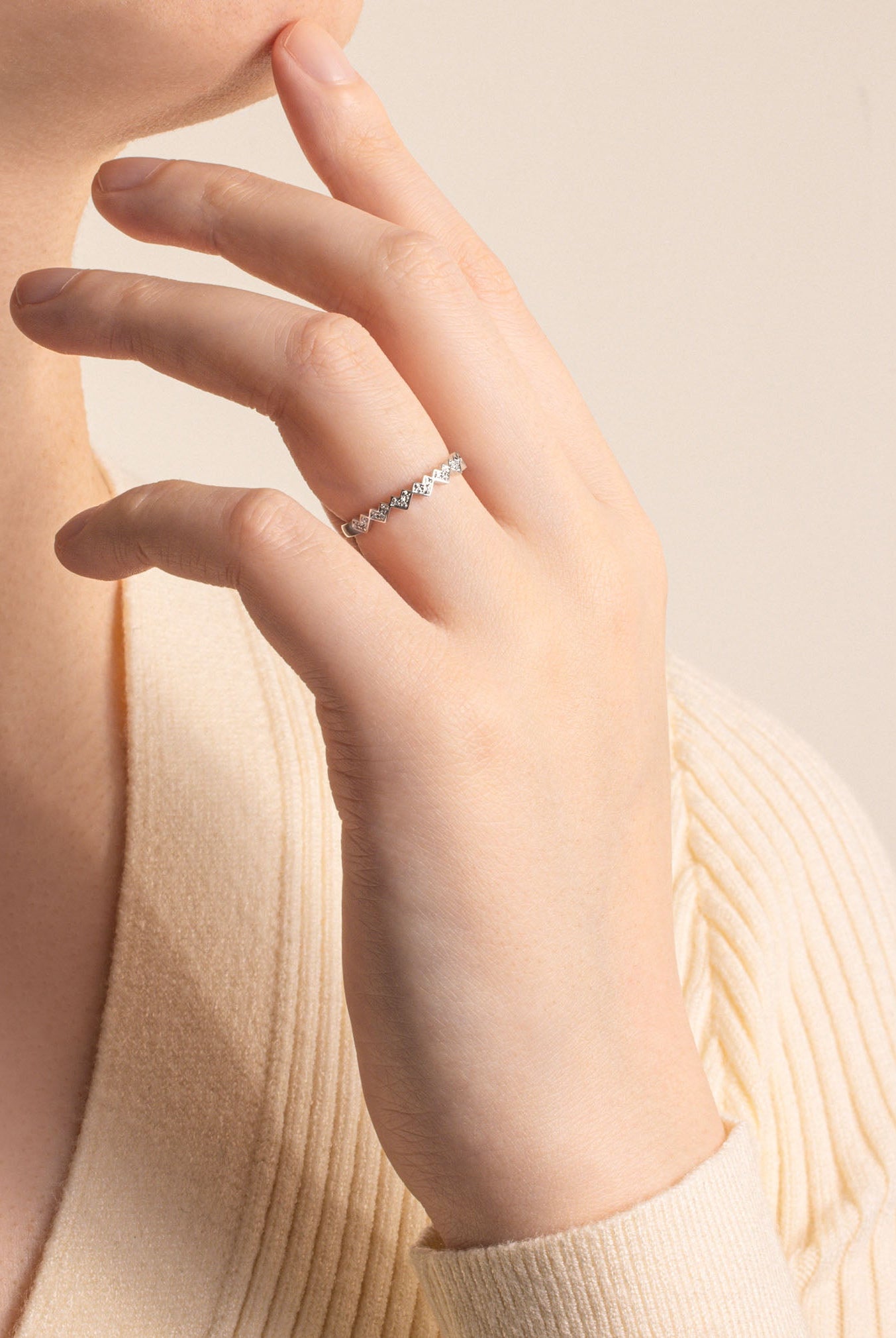 Round Cut Moissanite Diamond Heart Shape Wedding Band