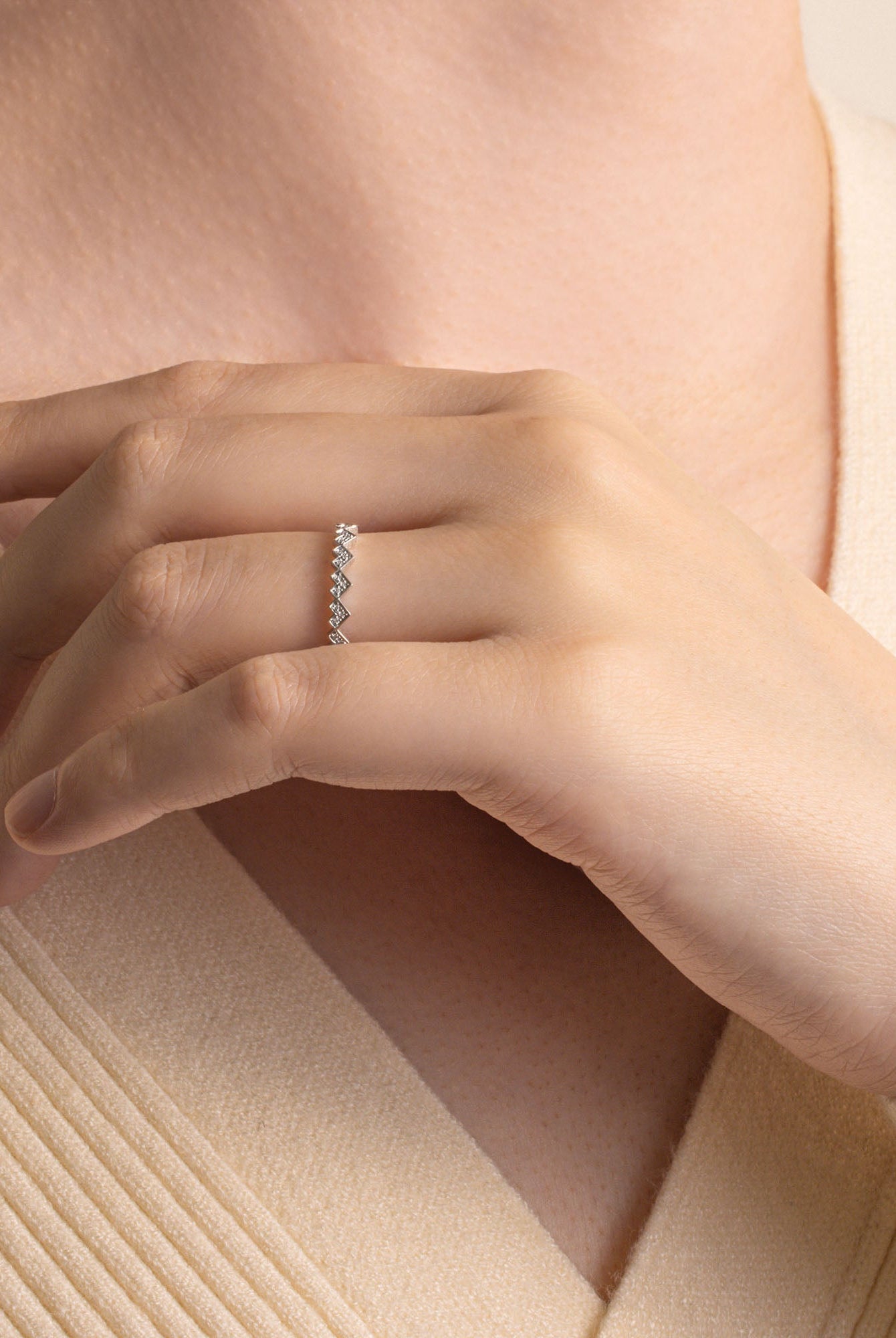 Round Cut Moissanite Diamond Heart Shape Wedding Band