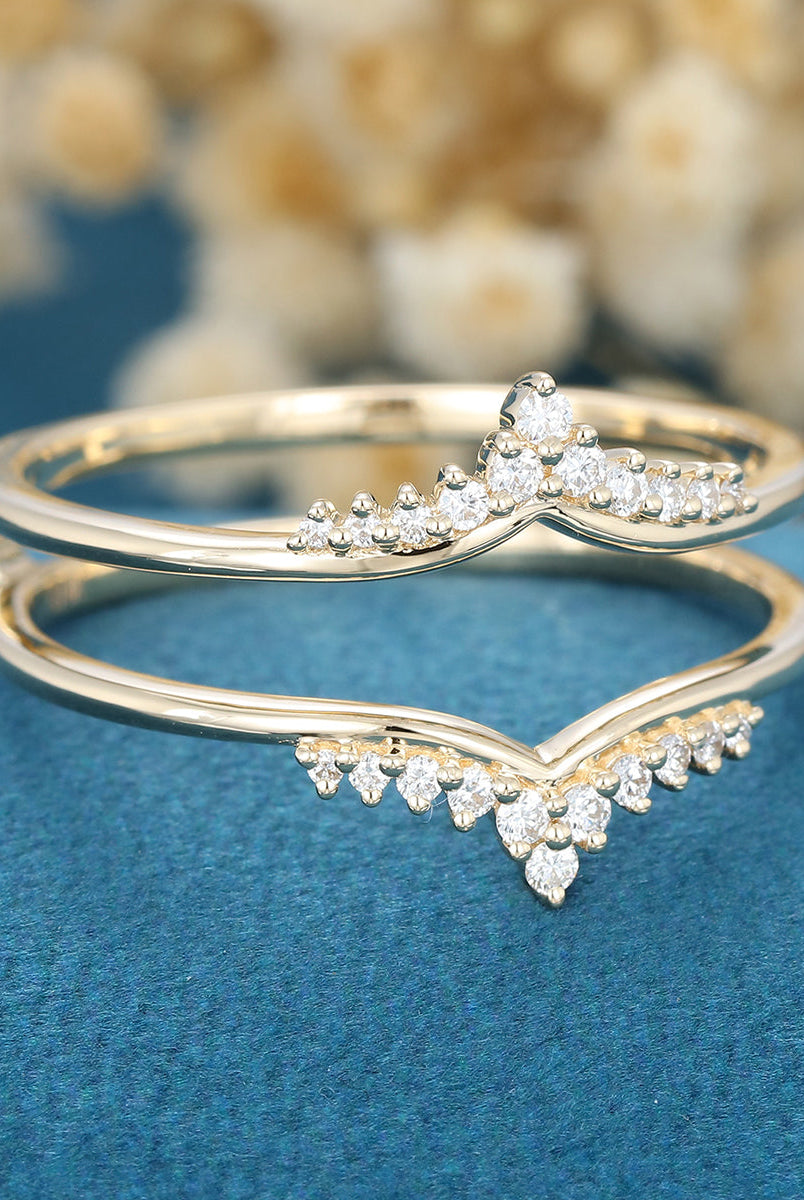 round-shaped-moissanite-unique-wedding-band
