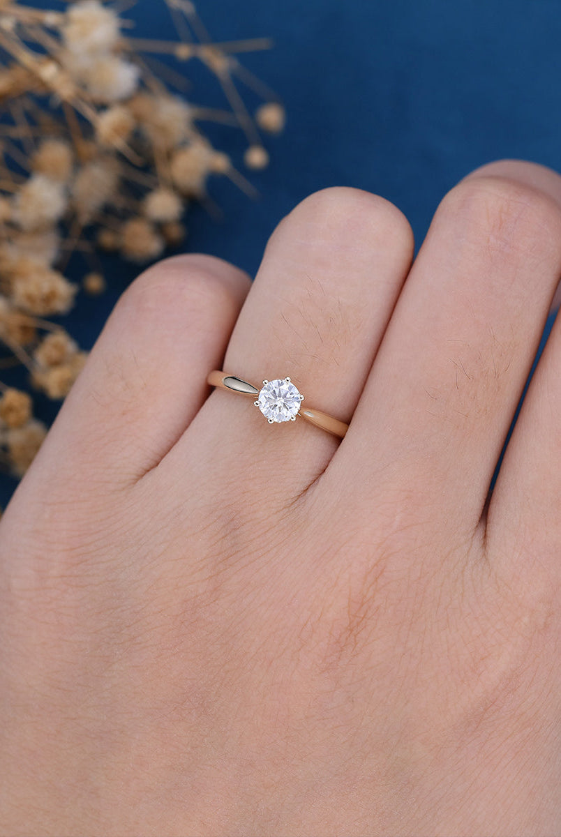 round-shaped-moissanite-solitaire-engagement-ring-2