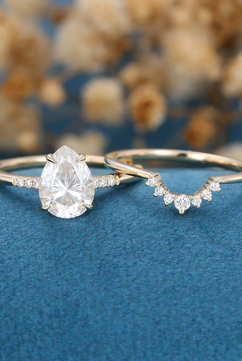 pear-shaped-moissanite-solitaire-bridal-set-1