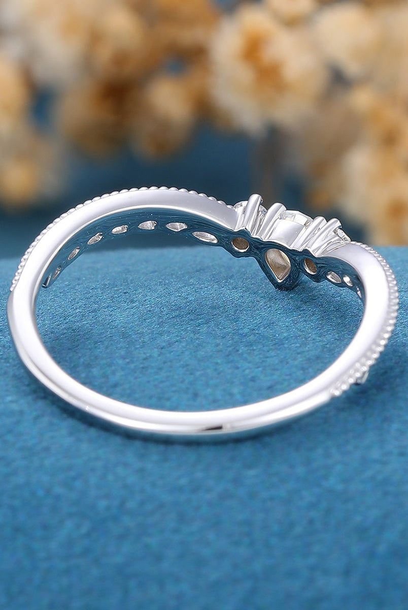 round-pear-shaped-moissanite-vintage-curved-wedding-band