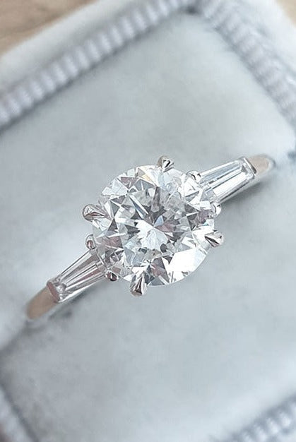 oval solitaire moissanite engagement ring