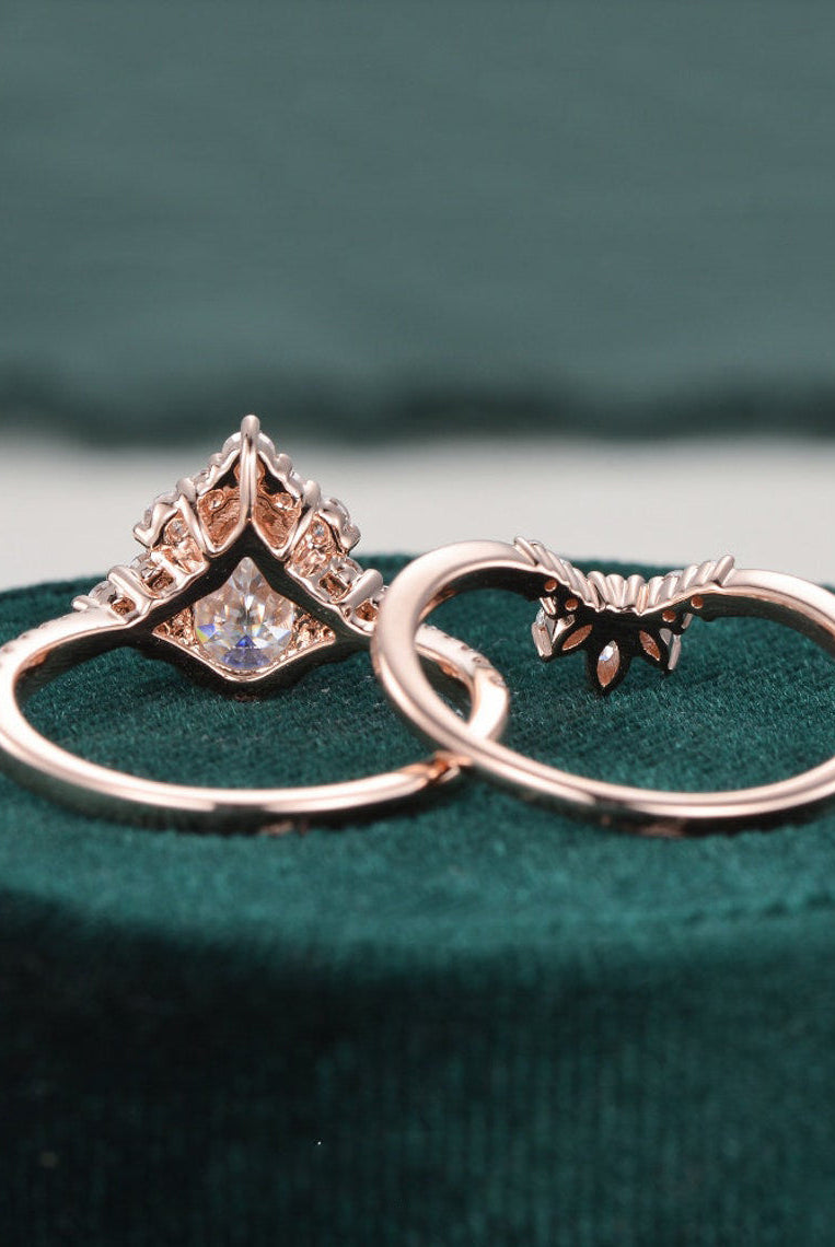 1-50-ct-pear-cut-cluster-moissanite-bridal-ring-set-2