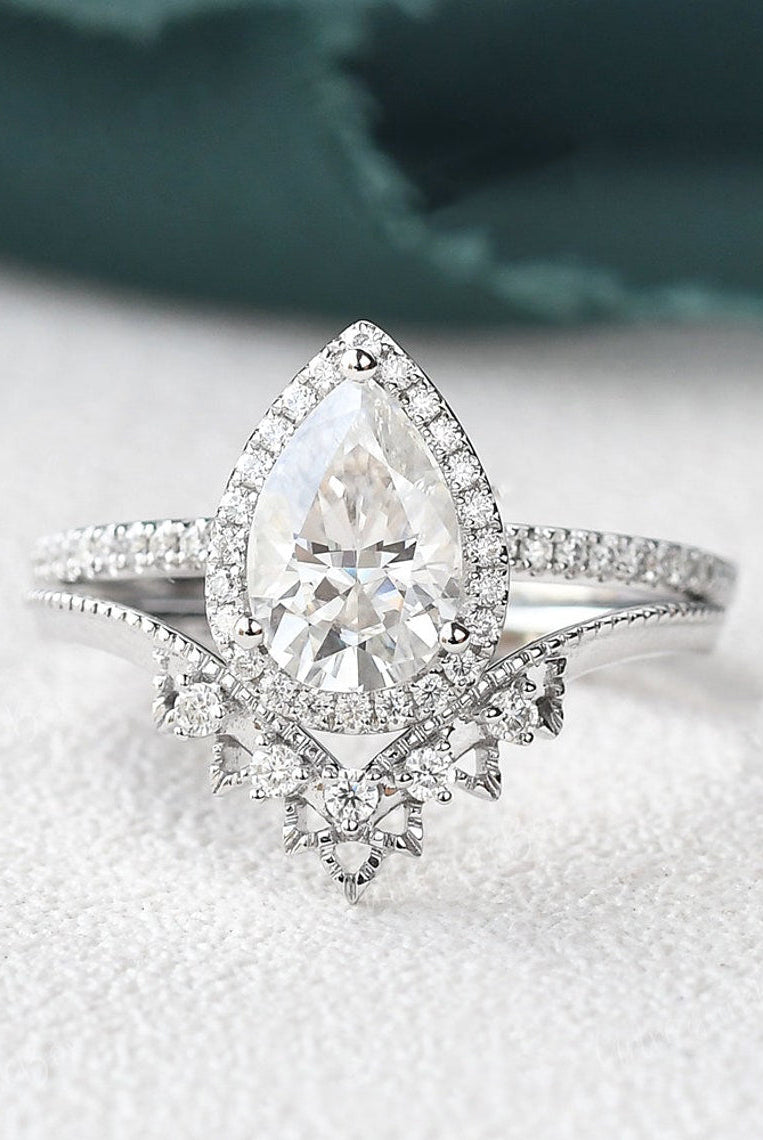 oval-cut-halo-moissanite-bridal-ring-set-1