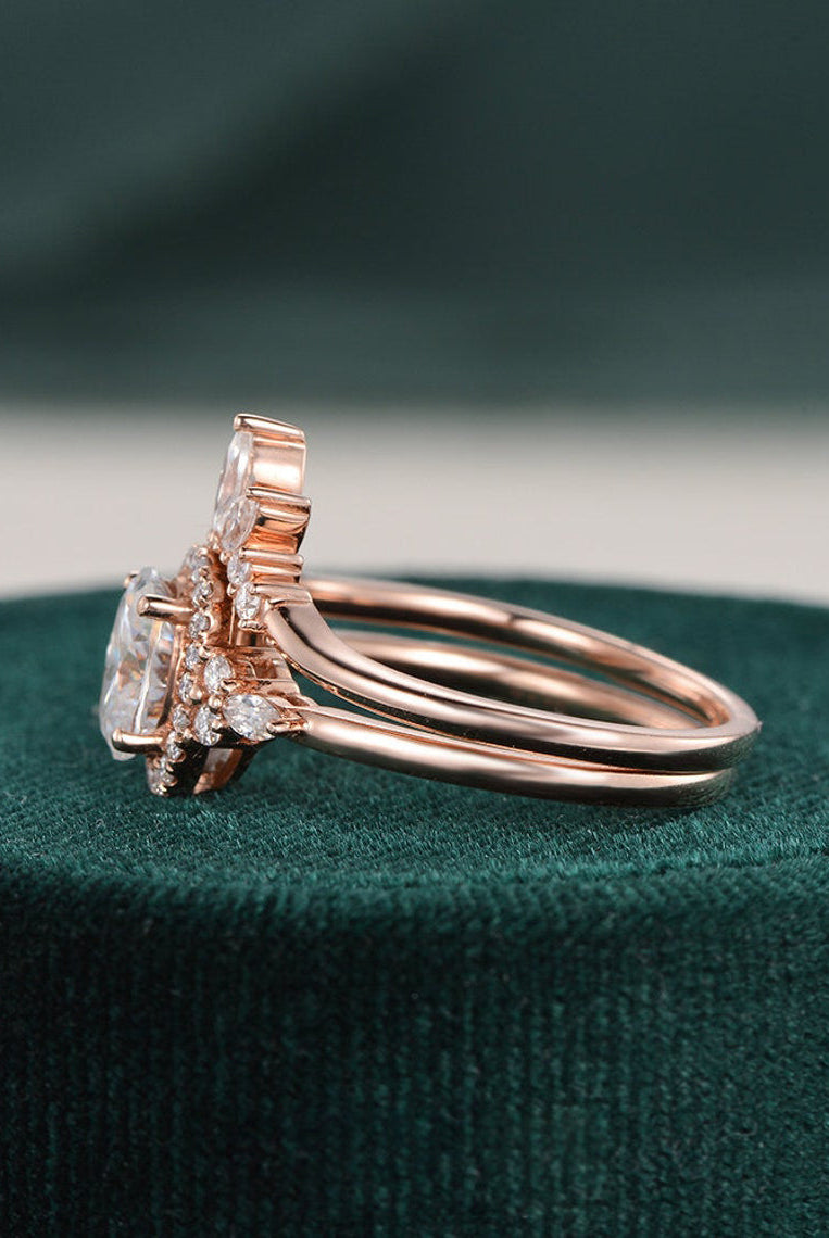 pear-cut-cluster-twisted-moissanite-bridal-ring-set