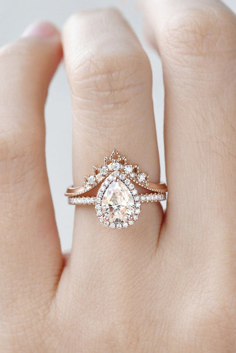 1-50-ct-pear-cut-twisted-art-deco-moissanite-bridal-ring-set