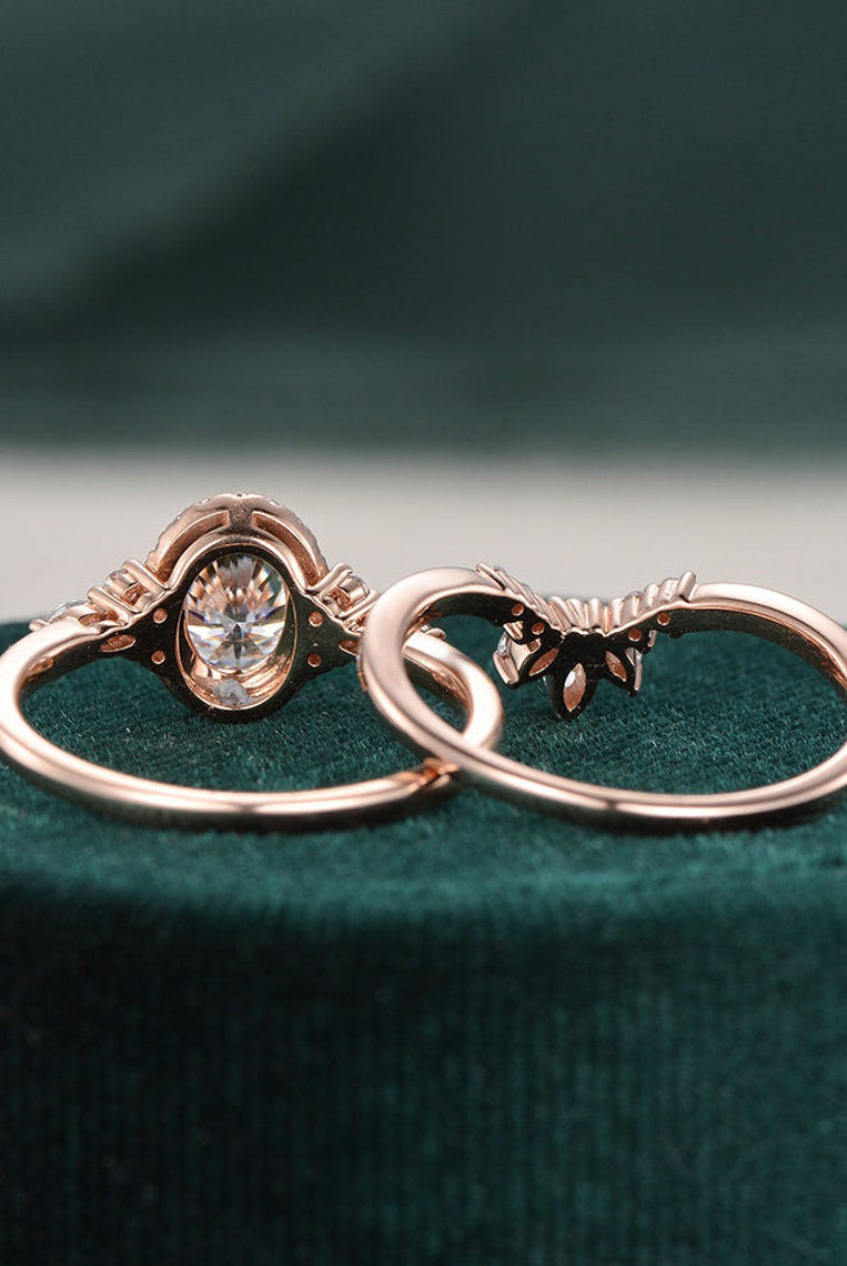 pear-cut-cluster-twisted-moissanite-bridal-ring-set