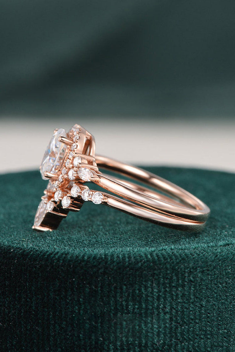 2-0-ct-oval-cut-cluster-halo-moissanite-bridal-ring-set