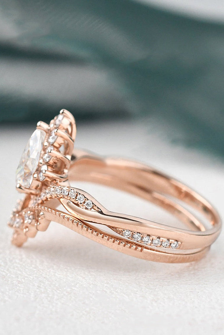 pear-cut-cluster-twisted-moissanite-bridal-ring-set