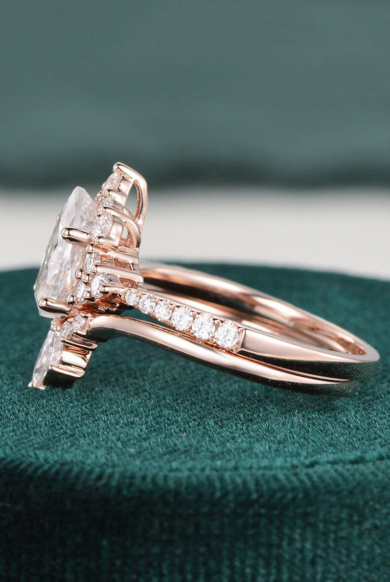 pear-cut-cluster-moissanite-bridal-ring-set-2