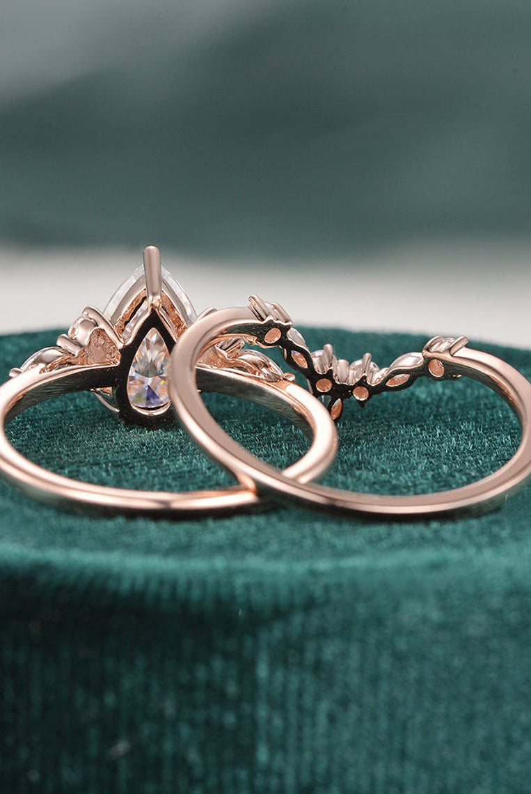 pear-cut-cluster-moissanite-bridal-ring-set-4