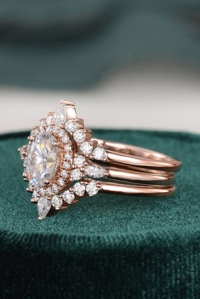 oval-cut-cluster-halo-moissanite-bridal-ring-set-2