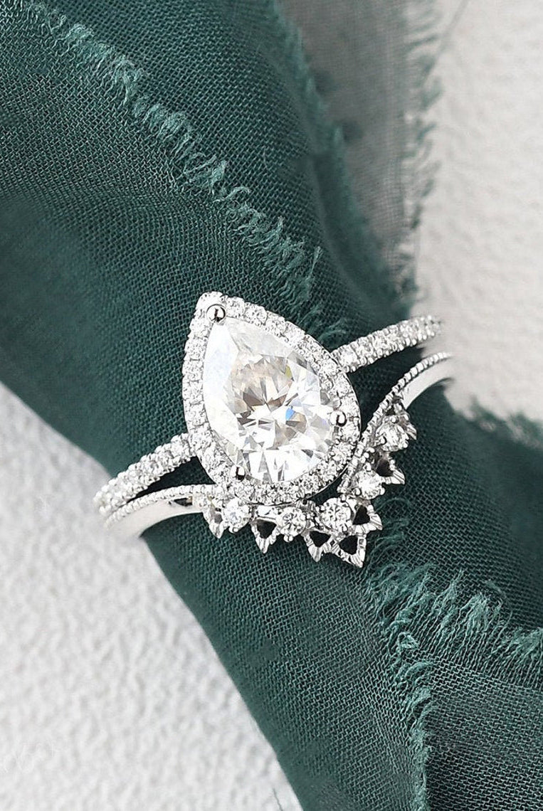 oval-cut-halo-moissanite-bridal-ring-set-1
