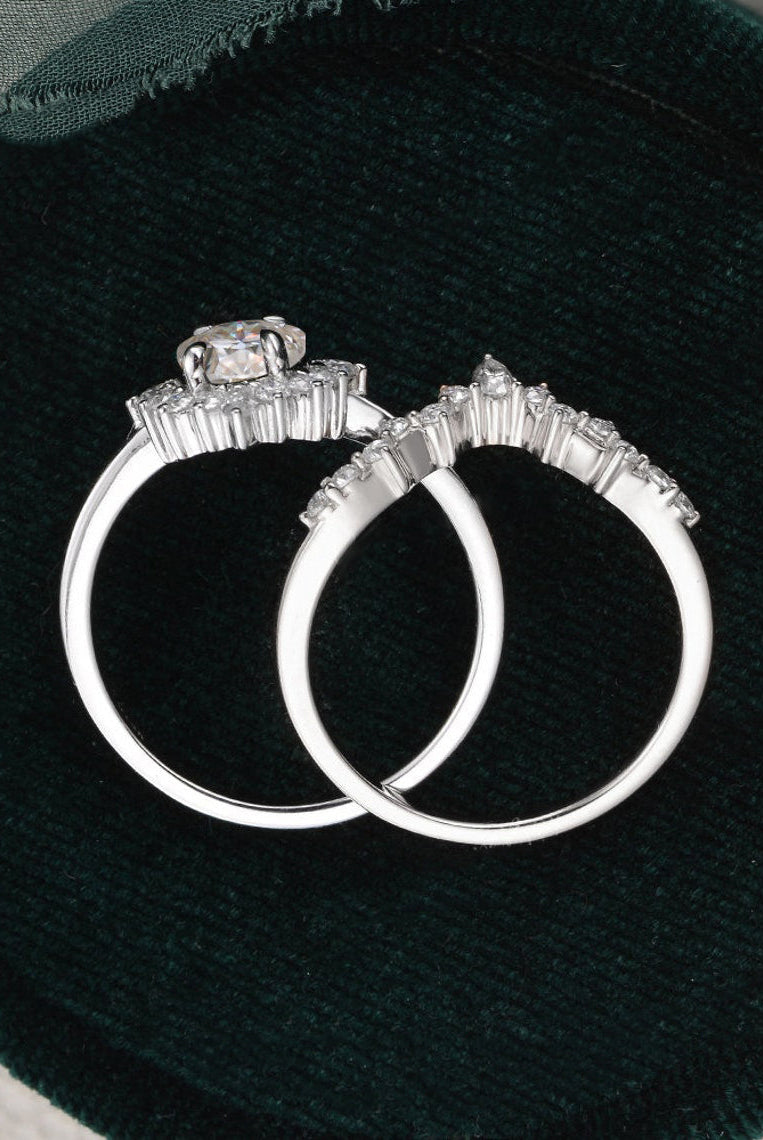 1-50-ct-pear-cut-cluster-moissanite-bridal-ring-set-3