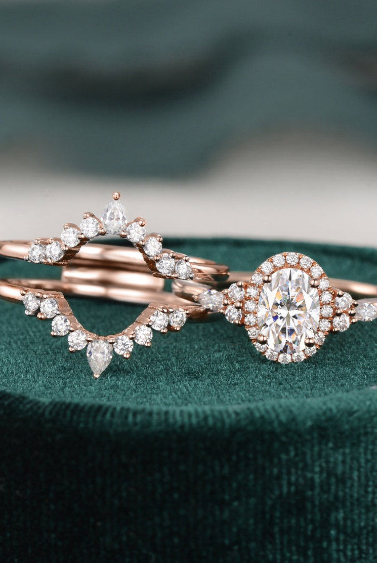 oval-cut-cluster-halo-moissanite-bridal-ring-set-2
